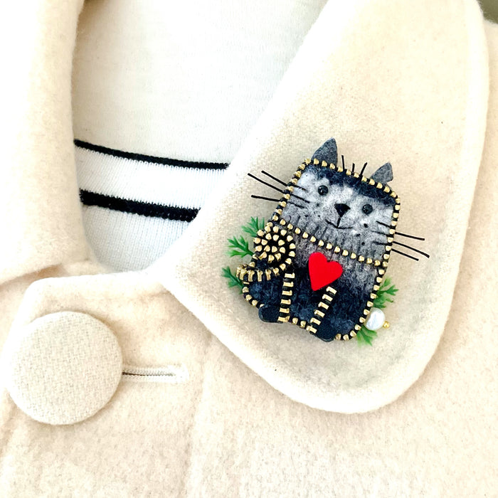 Kitten in the Garden Brooch