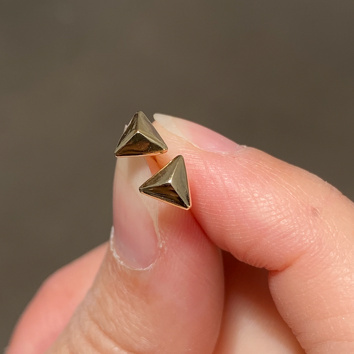 Ear-single, 14K, TRIANGULAR STUD